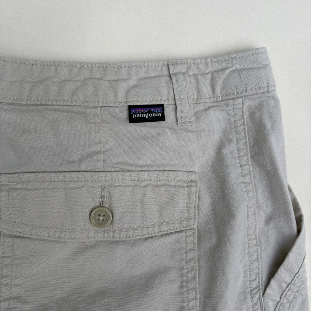 Patagonia Womens Khaki Organic Cotton Stretch Cargo Stand Up Shorts Size 4